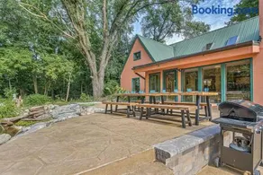 Hidden Oasis with indoor pool, exotic room and private lake - Image 2