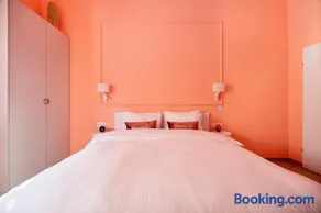 Glamorous Pink Pearl Studio Beach - Image 1