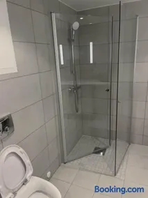 Scandpoint-H7 Apartment close to Airport, shopping and City Centre - Image 3