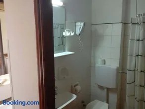 samos town hostel Hotel Bonis - Image 3
