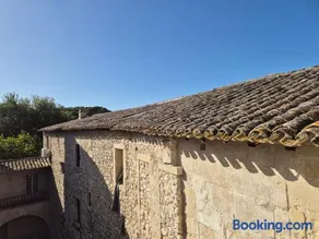 Appartement F4 au sein d'un domaine du 17e siècle rénové - Image 2