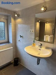 Ferienhaus in Glauchau, Garten, Grillmöglichkeit, Privatparkplatz, Kaffeevollautomat, Wlan, Netflix - Image 3