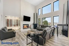 Parker Luxury Home with Game Room Court & Views - Image 1
