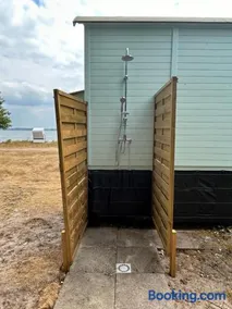 Tiny Beach House - Image 3