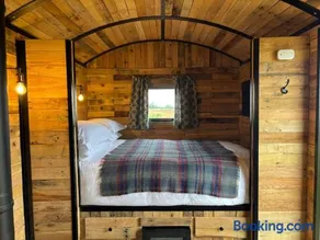 Shepherd's Huts at Cotswold Hills Country Park - Image 2