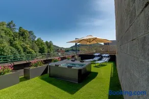 4 BD with SPA near center Private parking - Image 1