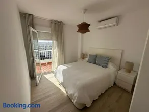 Benalmadena Beachside Apartment with parking - Image 2