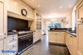 The Cozy Cottage - Image 4