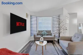 ModernOasis with AC&MovieRoom close to Downtown15' Banff 60' - Image 2