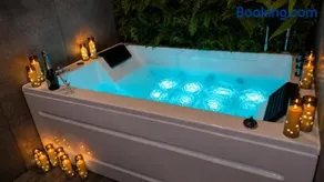 L'échappée Soleil Couchant Balnéo Sauna Massage - Image 1