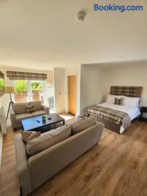 Luxury 1 Bedroom apartment LL - Image 1