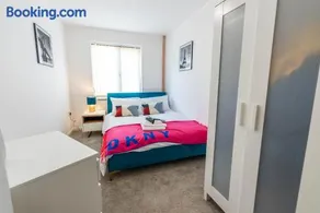 4 en-suite bedroom house with free parking Aylesbury - Image 5