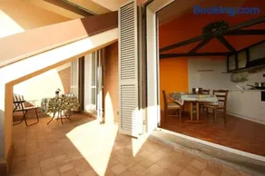 Sinfonia Mimosa central 2-room-flat - Image 5