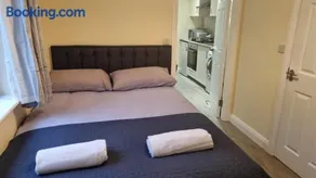 Cosy Condo near City & Airport - Image 1