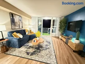 Oceanfront 1 BR Oasis w Parking & Pool 417 - Image 1