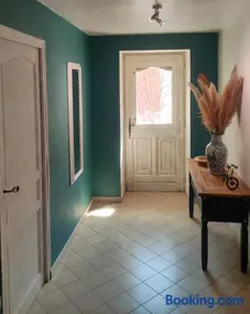 Welcome, Bienvenue, Chez Charly! - Image 4