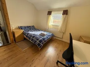 3 Bedroom Home Near Centre - Perfect for Family stays or Workers - Image 2