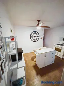 Cozy St Louis Retreat with Office and Gym - Image 4