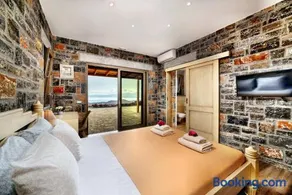 Falcon Villa - Image 3