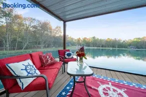 Tiny House Boat on a Tiny Lake Retreat - Image 2