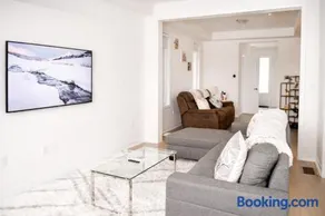 Spacious 4BR Home with EV Charger - Image 5