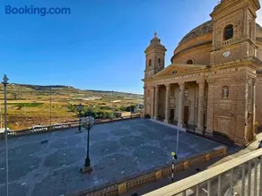 Scenic Views - A Stylish Getaway in Mgarr - Image 3