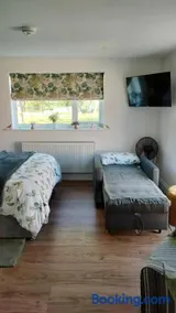 Robin's Nest Guestroom - Image 2