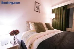 Peaceful Stay - Near Kaari Mall, 5 Min To Train - Image 1