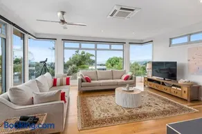 Aireys Coastal Beach House Luxury with Ocean Views - Image 1