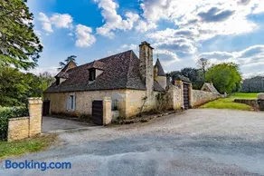 Villa avec piscine sur le domaine d'un château - Image 3