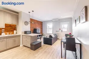 1BR - Queen Bed Apartment in Hamilton's Best Neighborhood - Image 2