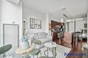 Toronto Downtown 2 bedroom Families only sleeps 5 - Image 1