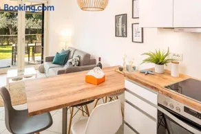 Apartment mit Pool, Garten und Terrasse - Image 2