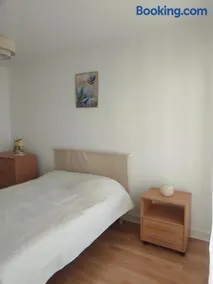 CHEZ STEF, 5 MNS Centre ville, parking privé, proche tous commerces, WIFI - Image 1