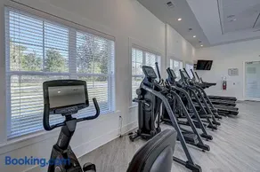 Lake View 2BR 2BA Suite Nr DWTN & NAS w POOL & Gym - Image 4