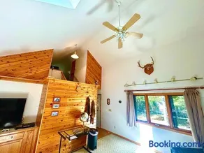 Private Cabin Getaway - Image 3