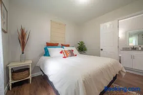 BOHO Suite! Near Downtown and Foodie Hotspots - Image 3