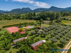 Les Piégonnaises - Deux luxueuses roulottes et la cabane en Drôme Provençale - Image 2