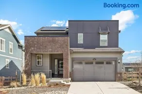 New Modern Retreat with Mountain Views, Fire Pit & Deck - Image 1