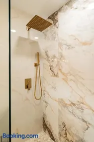 Gated Energy Corridor Townhome with pool, Houston - Image 3