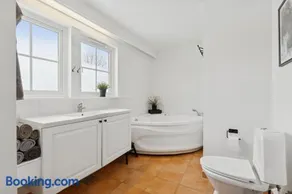 Bright And Spacious Holidayhome Near Vejby Strand - Image 5