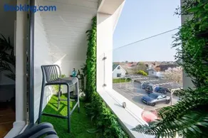 Luxury Penthouse ~ Super King Bed 5 min to Beach - Image 4