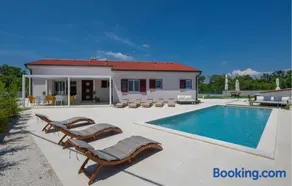 House Mali Vareski 585 - Image 1