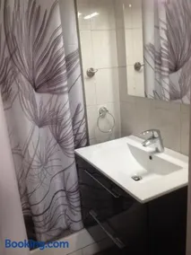 studio avec wifi à 50 m de la plage dans une rue piétonne - Image 2
