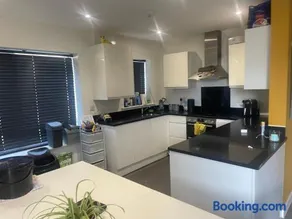 Guest House - Image 4