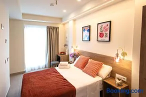Luz House Marbella Hostal - Image 1