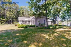 Secluded lakefront home with patio & firepit, fast WiFi, wood stove & W/D - Image 3