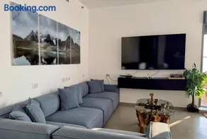 דירת נופש לגון נתניה ממד 4 חדרי שינה ג'קוזי ענק וסנוקר - Image 4