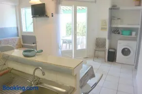 St CYPRIEN D23 - Image 3