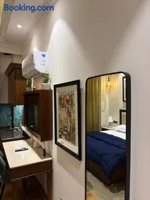 Rao Stays Luxury Studio on Golf Course Road - Image 3